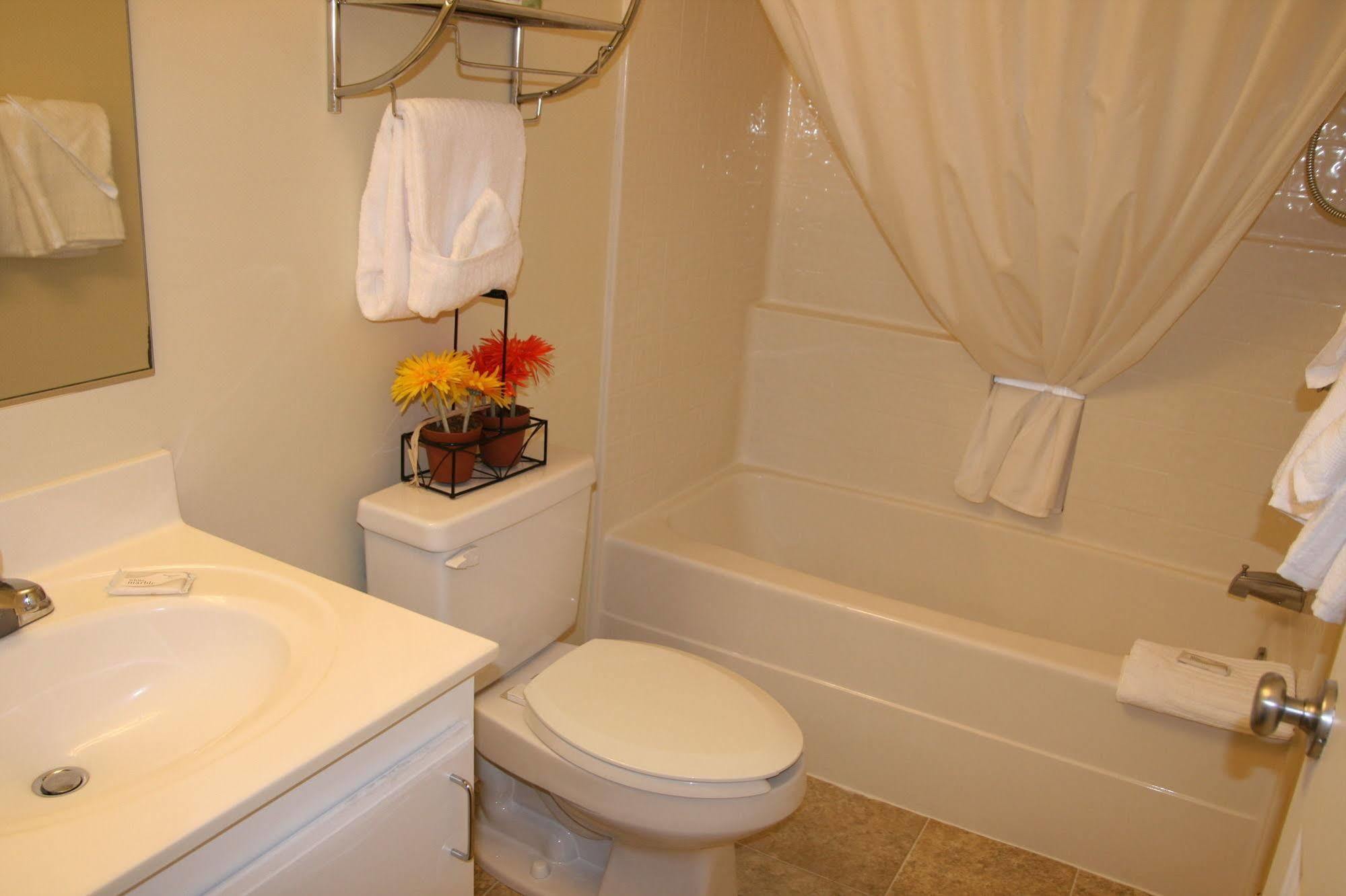 Affordable Suites Of America Fredericksburg Bagian luar foto